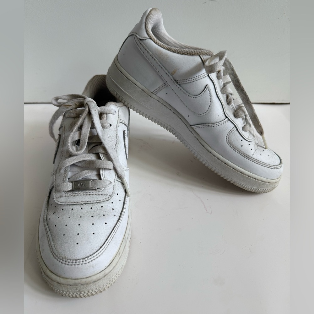 Nike Air Force 1 LE